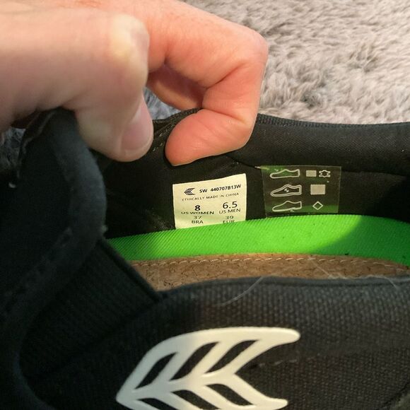 NIB Cariuma All Black Pro Slip On Skate Suede & Canvas Ivory Logo Sneaker Size 8 - Picture 7 of 8